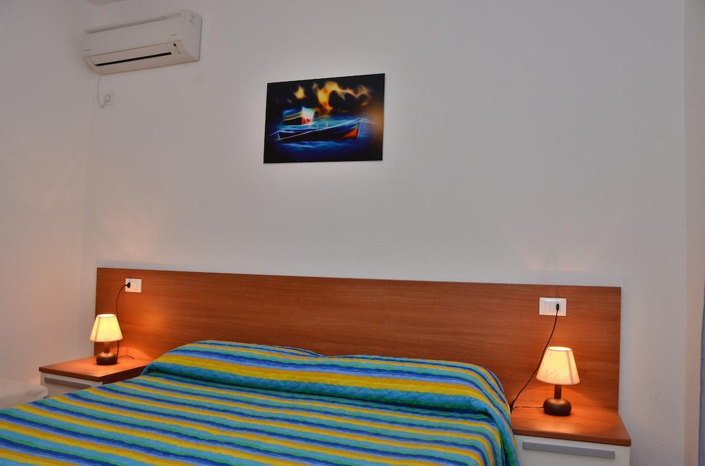 Domo - Guest-House Il Nespolo Fiorito Bed & Breakfast Orosei Room photo