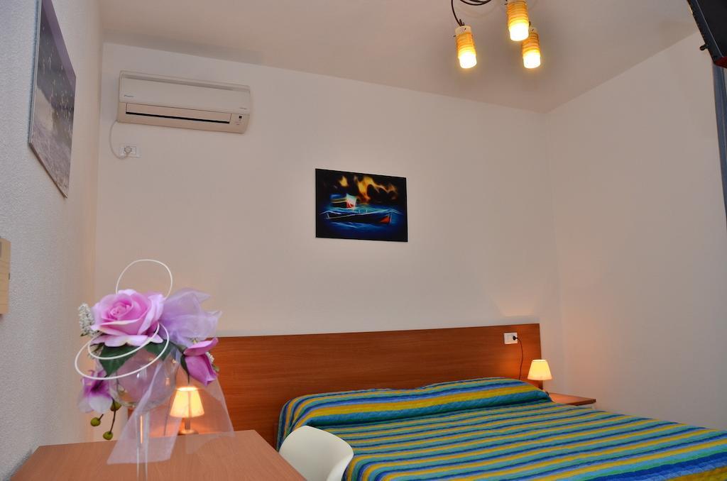 Domo - Guest-House Il Nespolo Fiorito Bed & Breakfast Orosei Exterior photo
